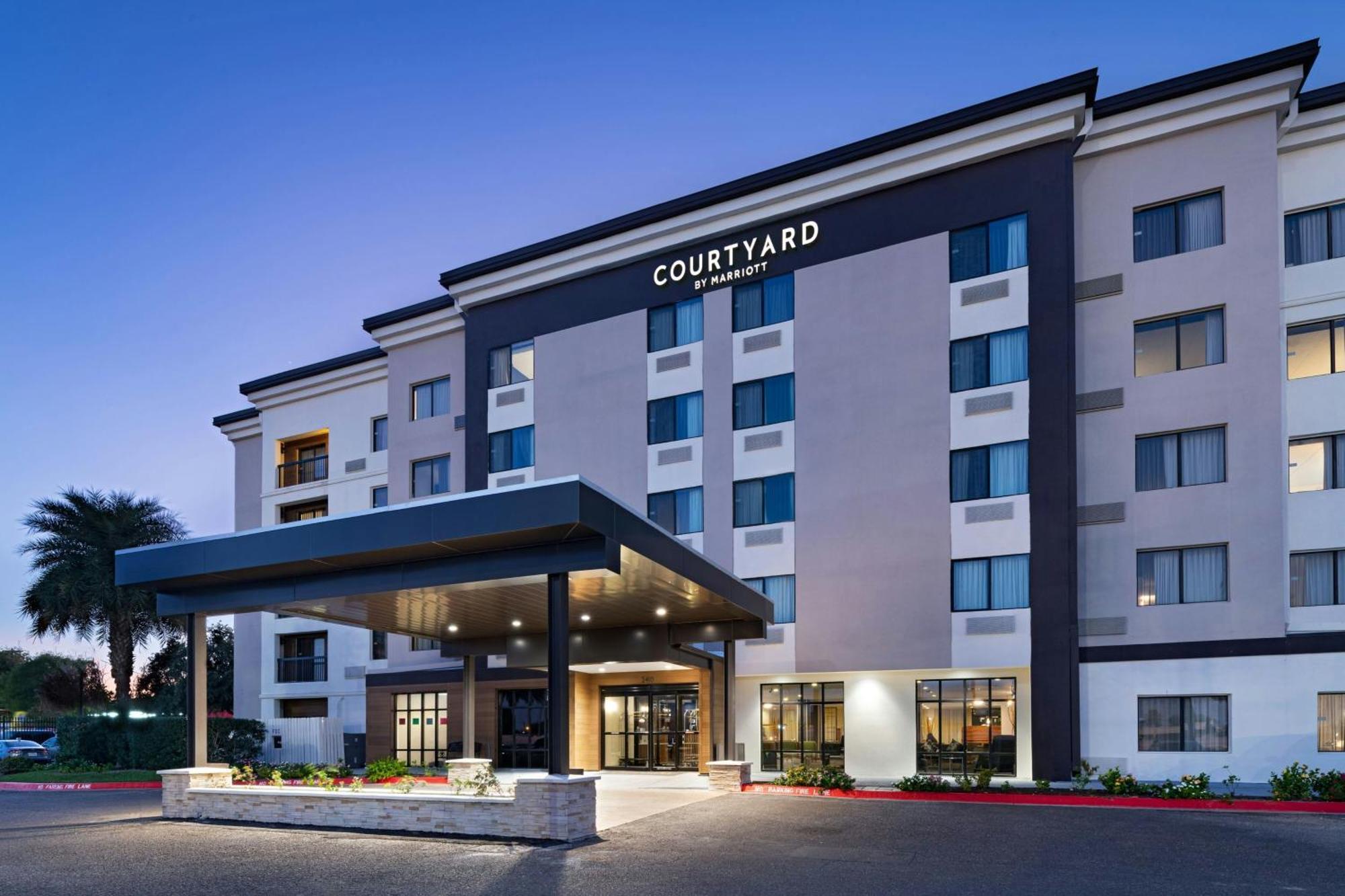 Courtyard Laredo Hotel Exterior photo