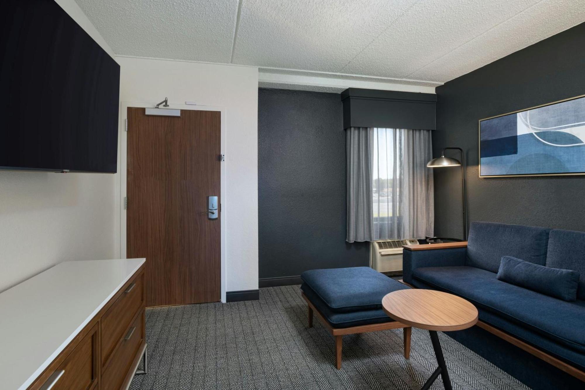 Courtyard Laredo Hotel Exterior photo