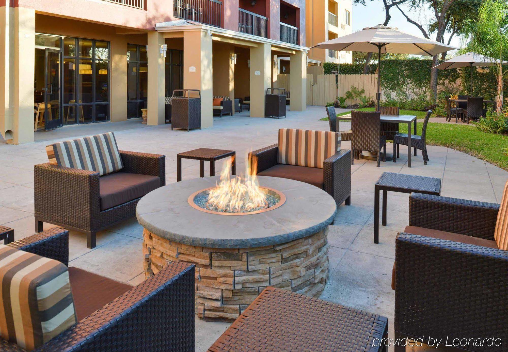 Courtyard Laredo Hotel Exterior photo