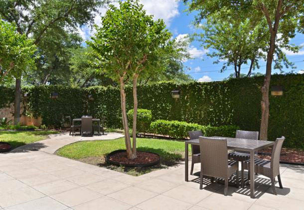 Courtyard Laredo Hotel Exterior photo